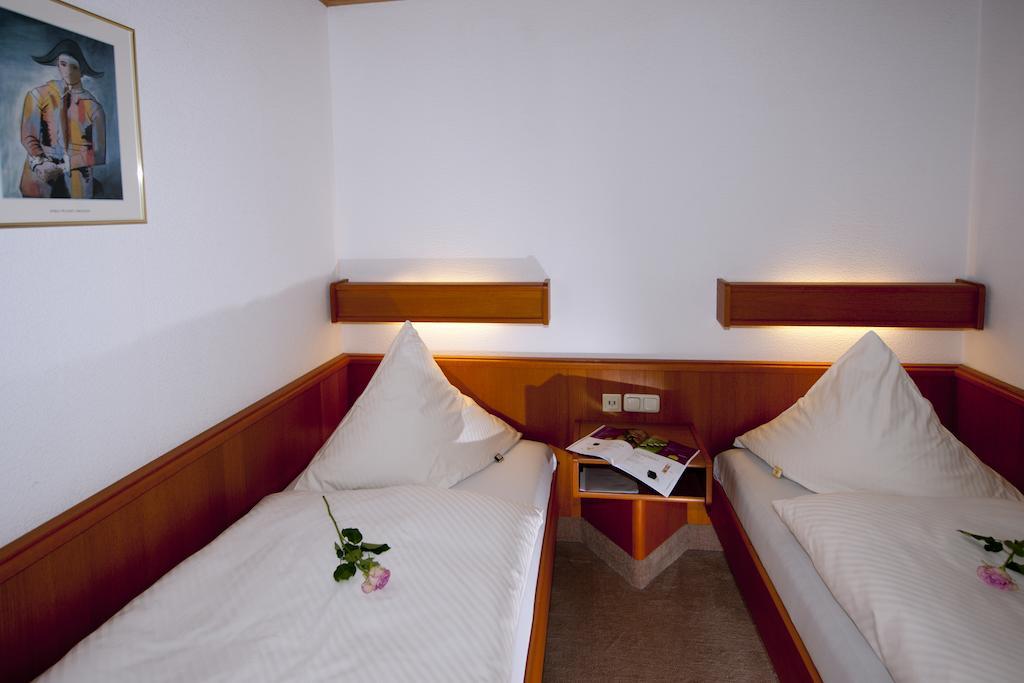 Pension Cafe Suzette Гота Номер фото